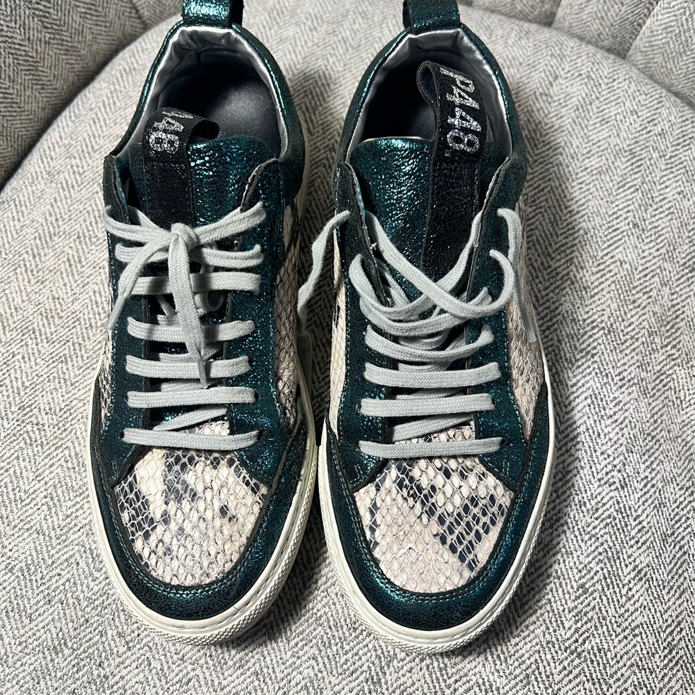 P448 Teal Metallic & Snakeskin Pattern Low-Top Sneakers